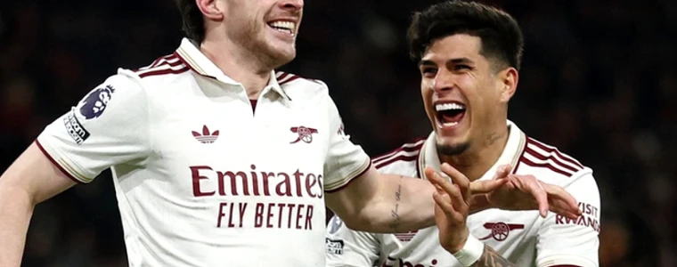 Sân mái vòm Principality Stadium ở Cardiff với chiếc cúp Community Shield và sắc màu cổ vũ của Arsenal cùng Manchester City trước trận Siêu cúp Anh 2026